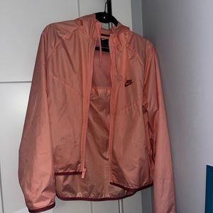 Women’s pink windbreaker Nike